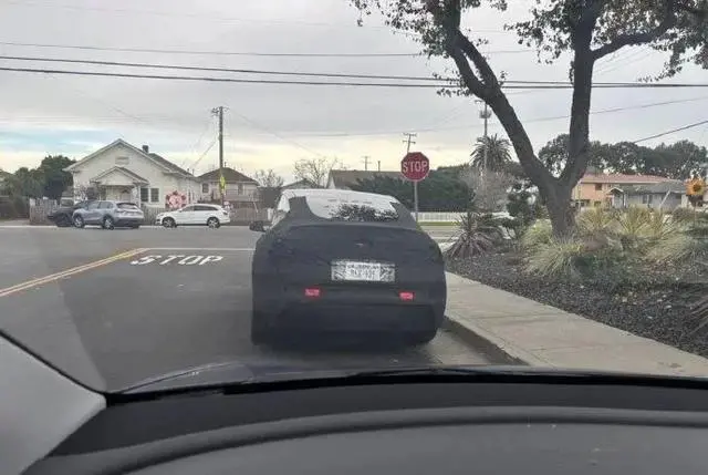 特斯拉Model Y Juniper改款原型车现身街头引发热议 - Tesla 特斯拉电动汽车  (https://www.qianyan.tech/) 头条 第1张