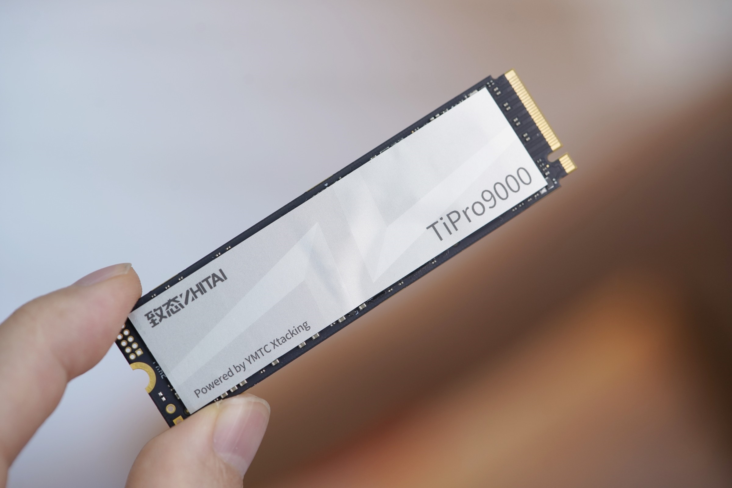 长江存储致态TiPro9000 2TB SSD图赏 速度逼近PCIe 5.0极限 - 硬件  (https://www.qianyan.tech/) 头条 第3张