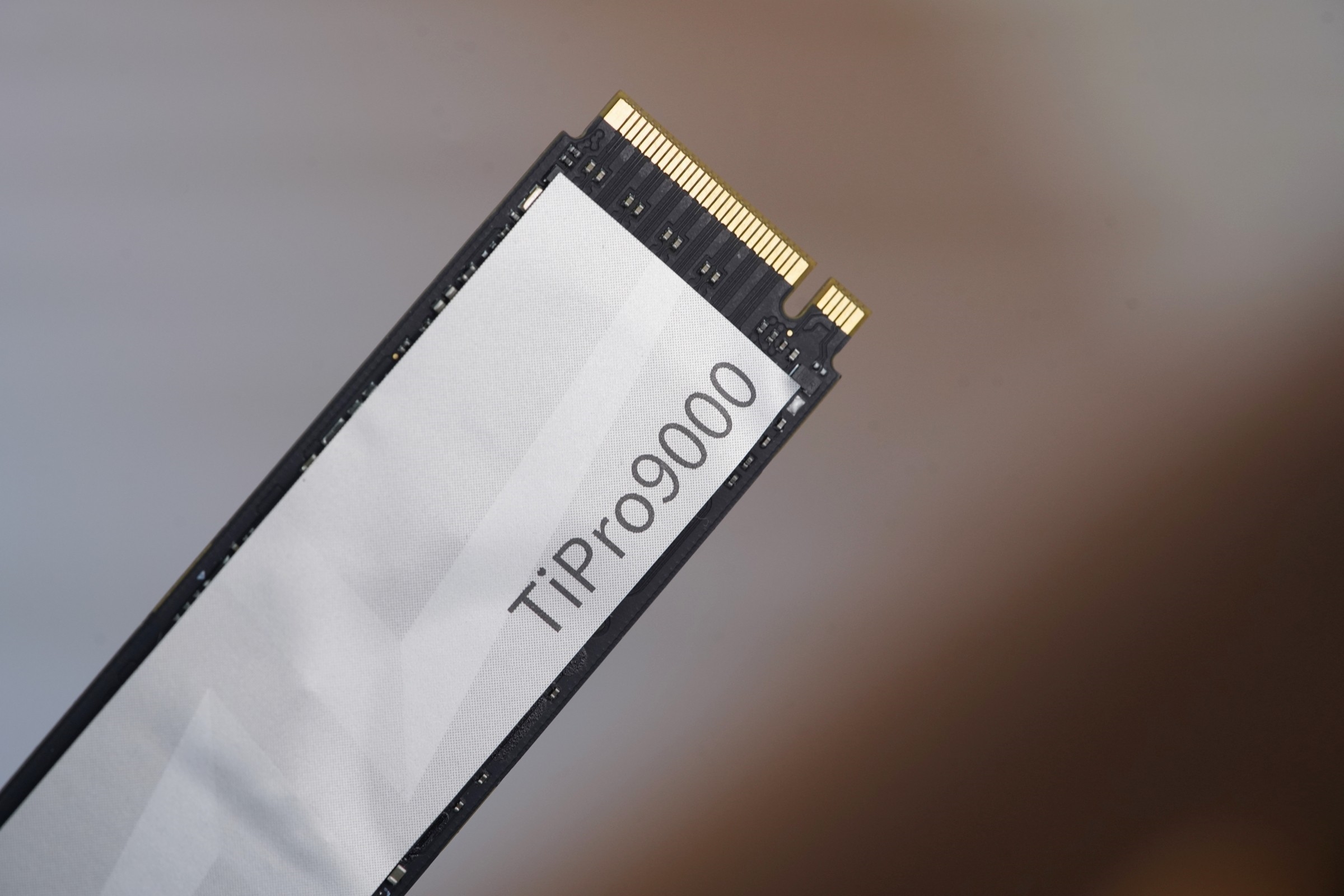 长江存储致态TiPro9000 2TB SSD图赏 速度逼近PCIe 5.0极限 - 硬件  (https://www.qianyan.tech/) 头条 第6张