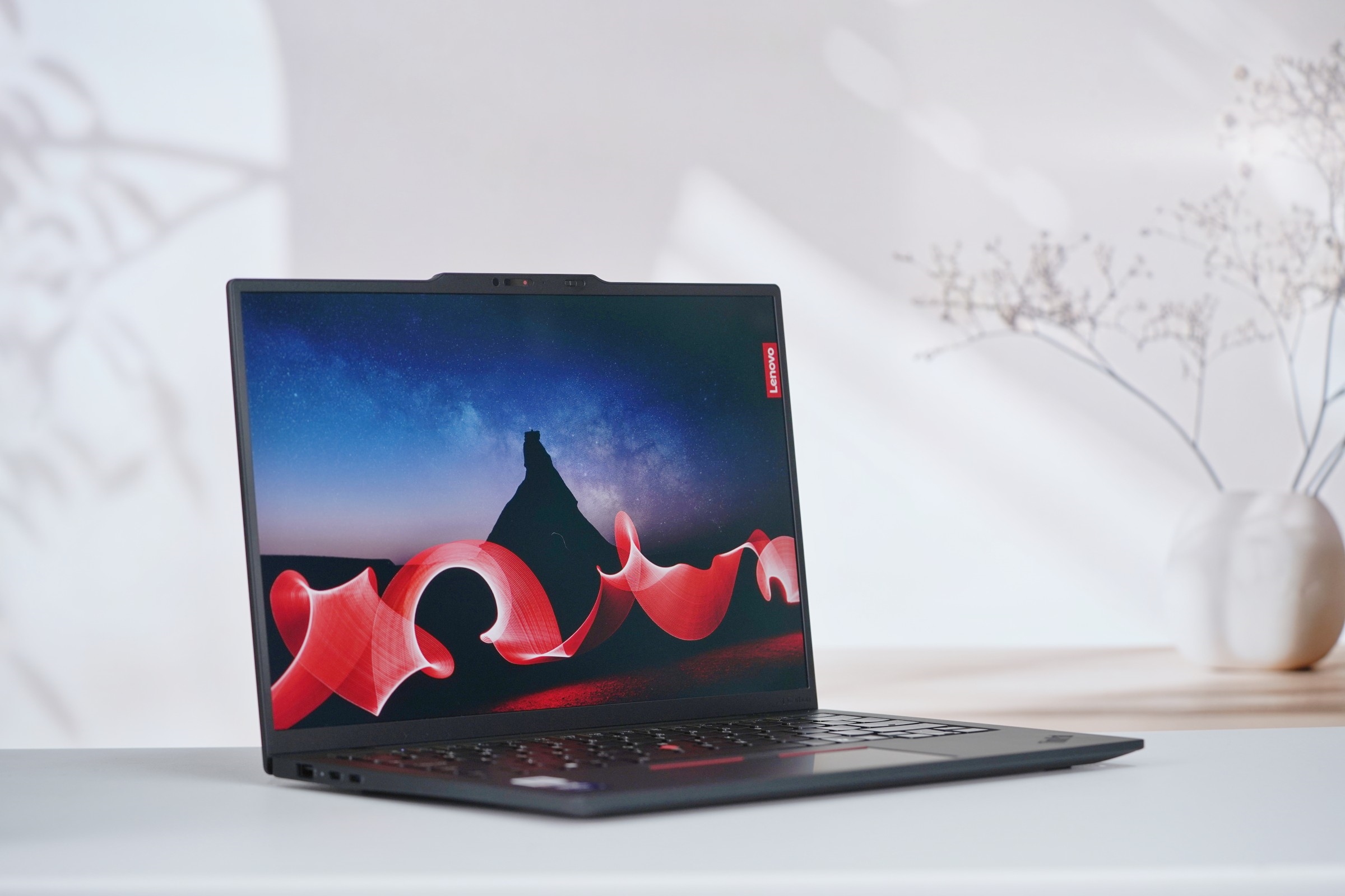 986g极致轻薄 联想ThinkPad X1 Carbon Aura AI 2025图赏 - Lenovo ThinkPad / Think 家族  (https://www.qianyan.tech/) 头条 第5张